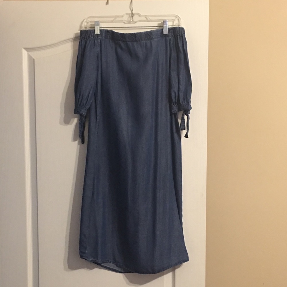 Off shoulder chambray knee length dress